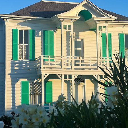 Lotus Galveston Hotel Exterior photo